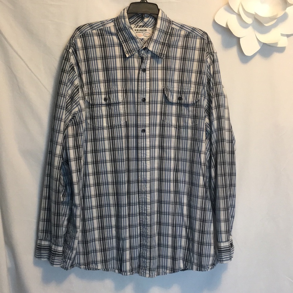 Donated Last day: 2/$5. Men’s Button Shirt
